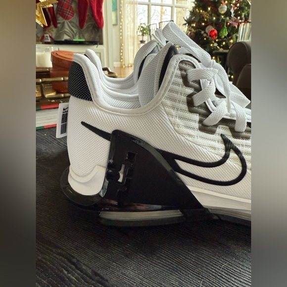 LeBron James basketball shoes - Picture 7 of 9